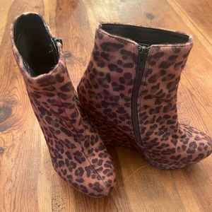 Faux fur, leopard booties